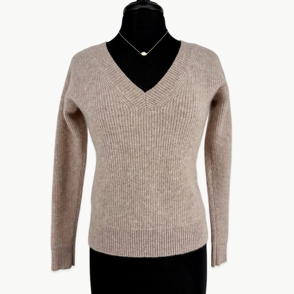 Charter Club 100% Cashmere V Neck Sweater Size Small Oatmeal Soft Classic